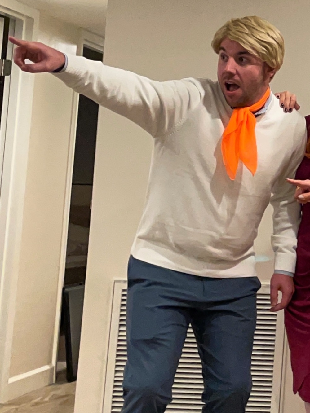 Fred Jones Scooby Doo Blonde Wig & Neon Orange Scarf Set